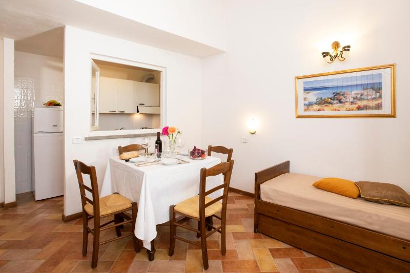 Two-Bedroom Apartment (6 Adults) - Split Level image 2