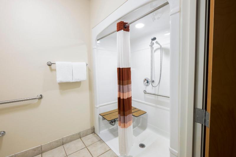 Deluxe Room with Two Double Beds Disability Access Roll-In Shower Smoke Free image 2