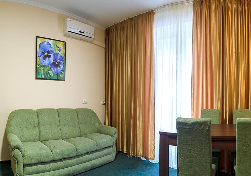 Suite with City View image 4