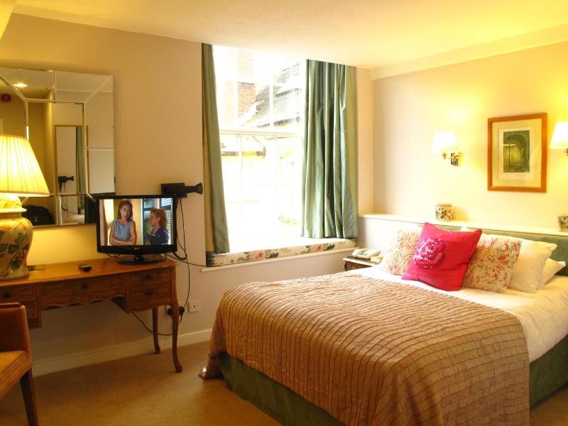 Standard Double  Room image 2