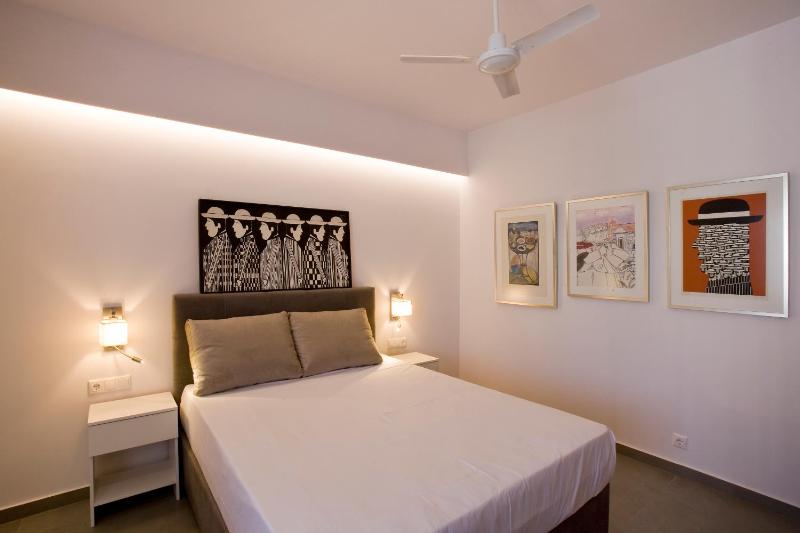 SYNATHENS APARTMENTS & STUDIOS - image 6