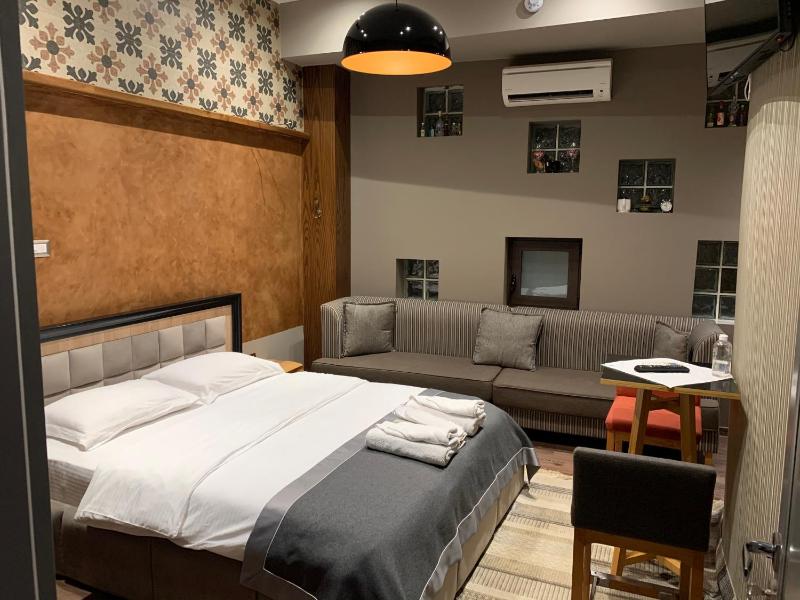Deluxe Double Room (2 Adults + 1 Child) image 2