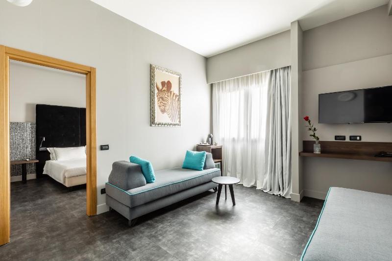 Standard Suite image 1