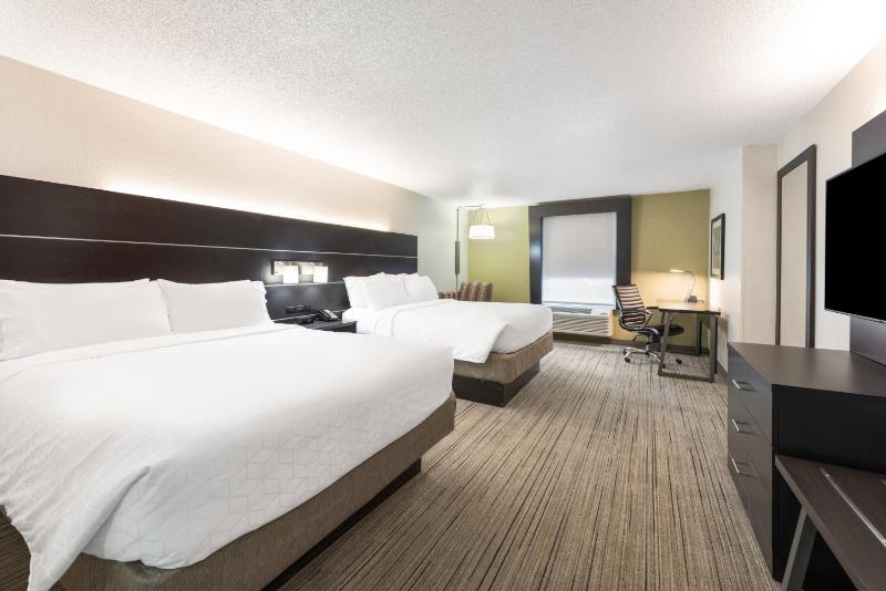 Standard Room with Two Queen Beds image 3