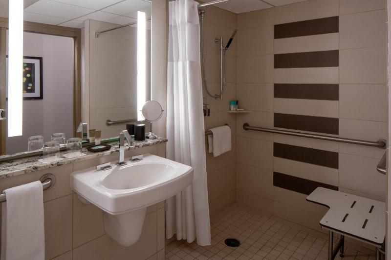 Double Room with Two Double Beds and Roll-In Shower - Disability Access image 3