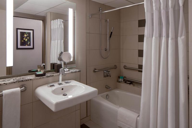 Double Room with Two Double Beds and Bath Tub - Disability Access image 3