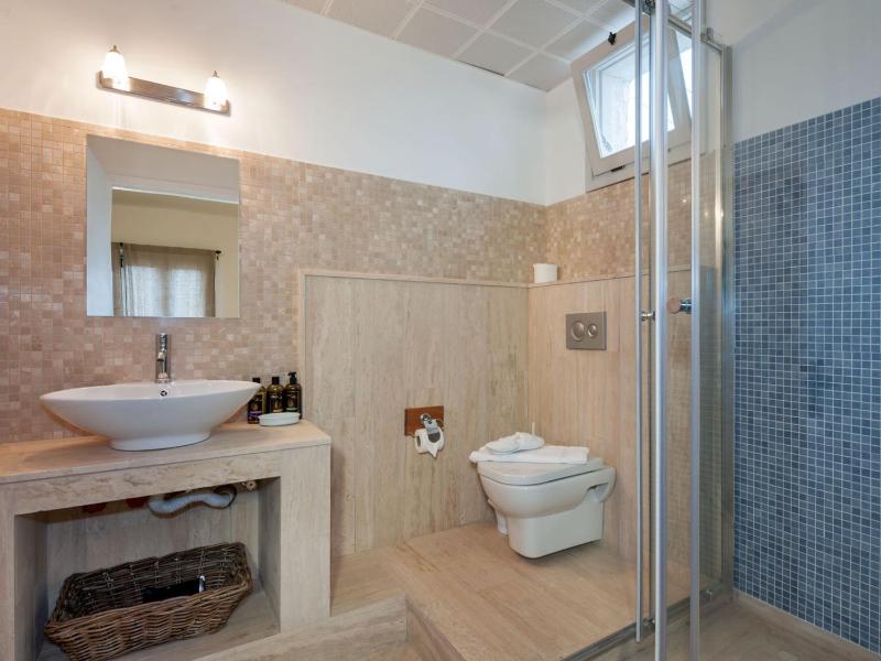 Deluxe Double Room image 3
