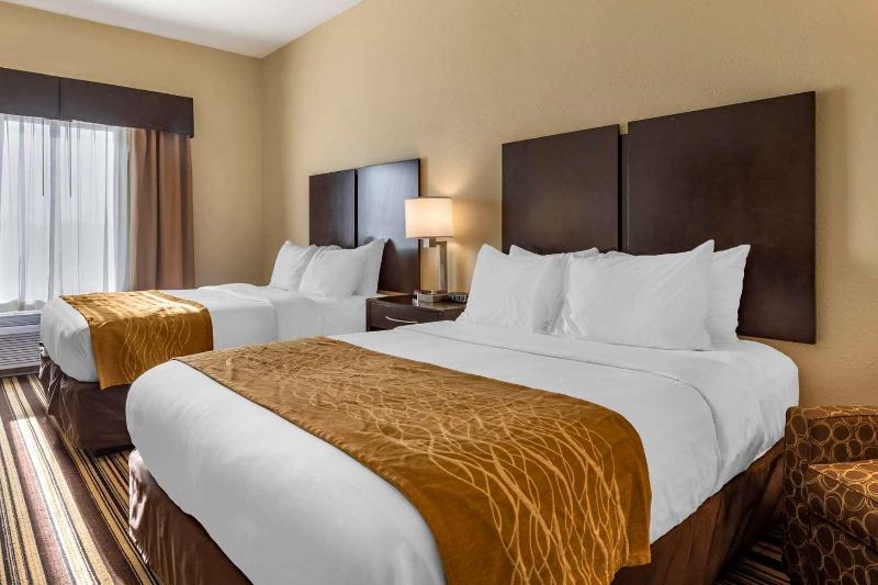 Queen Room with Two Queen Beds - Accessible/Non-Smoking  image 4