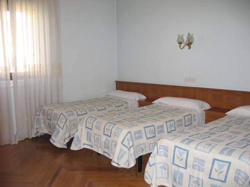 Room #31722210 image 2