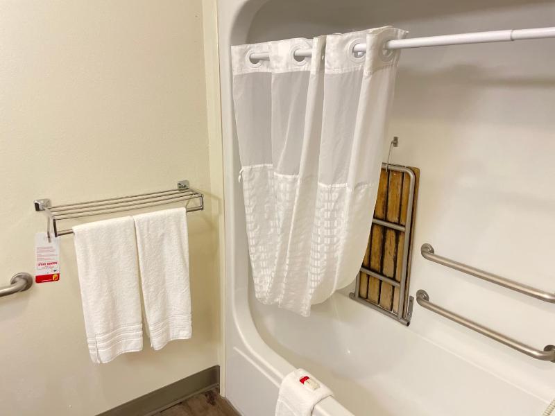 King Room with Roll-In Shower - Mobility/Hearing Accessible - Non-Smoking image 2