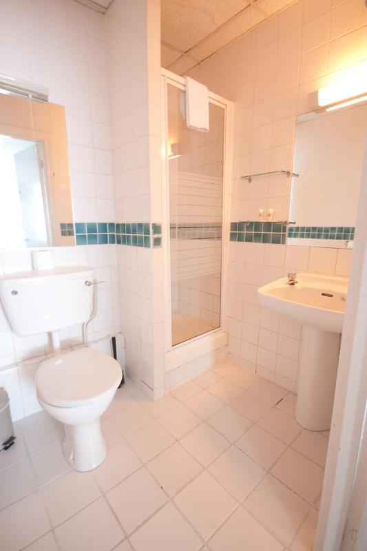 Special Offer - Quadruple Room image 2