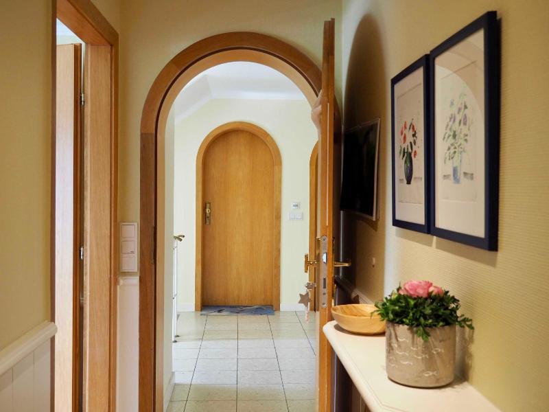 One-Bedroom Apartment image 2
