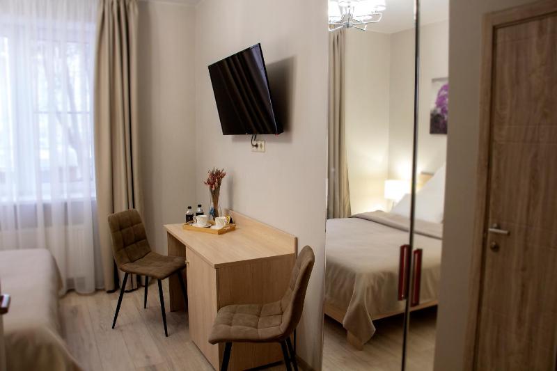 Standard Double Room image 3