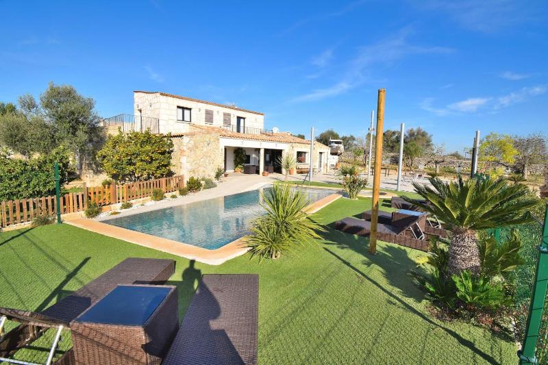 Double Room with Pool View image 1