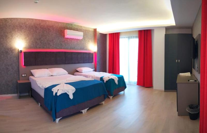 Deluxe Triple Room image 1