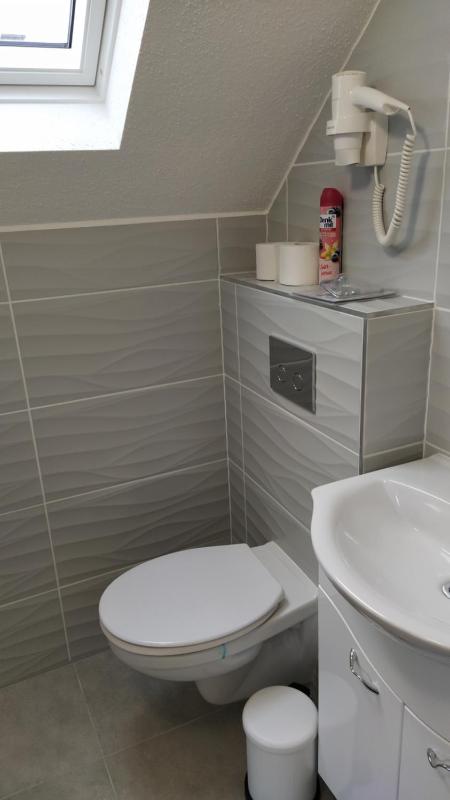 Twin Room with Private Bathroom image 4
