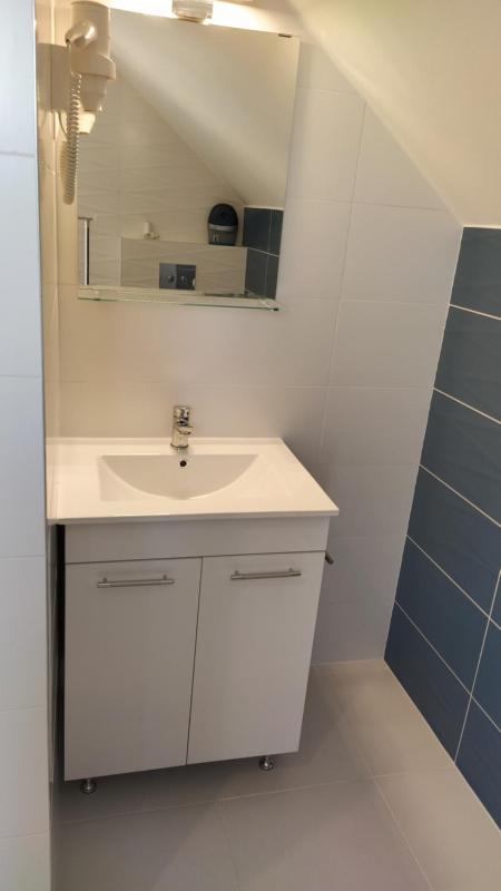 Twin Room with Terrace image 4