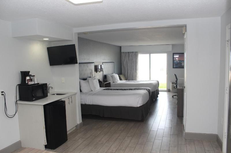 Oceanfront Queen Suite with Sofa - Non-Smoking image 4
