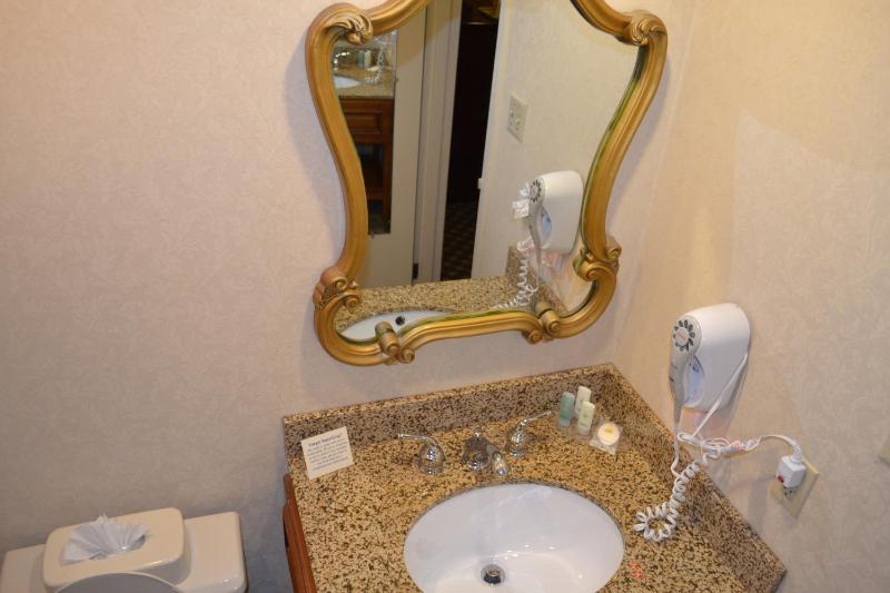 King Room - Non-Smoking image 4