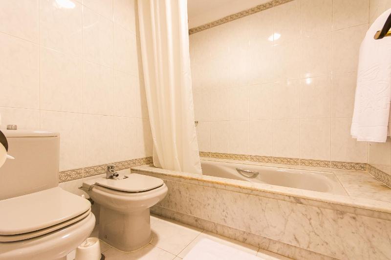 One-Bedroom Apartment image 3