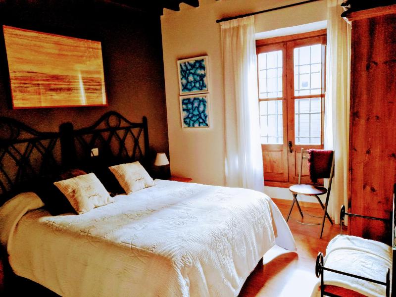 One-Bedroom Apartment image 3