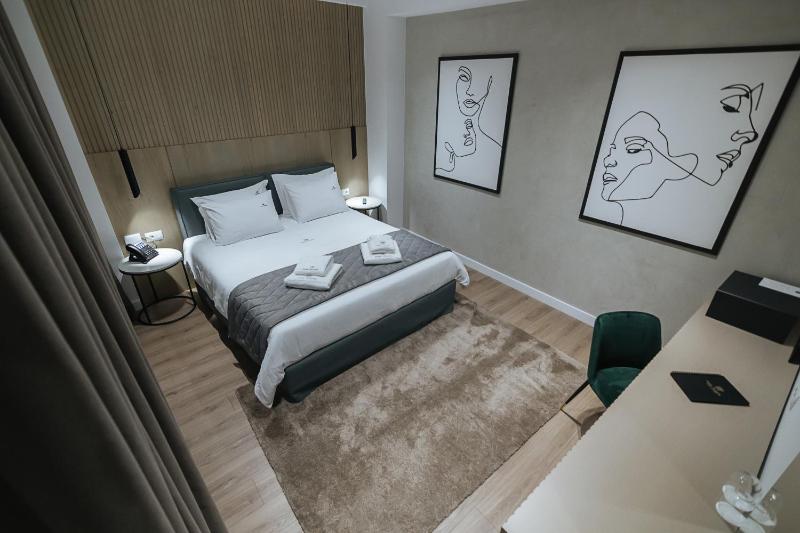 Large Double Room image 1