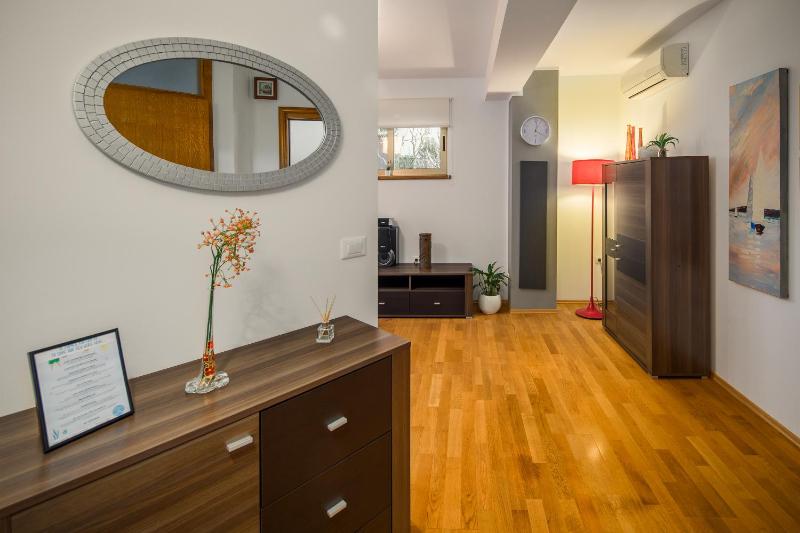 Apartment (2 Adults) with Terrace and Private Garden image 3