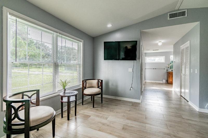 Seven-Bedroom House image 3