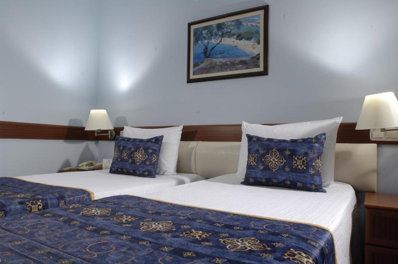 Double Room image 3