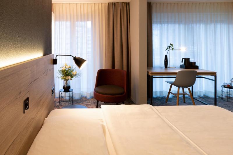 Standard Double Room image 2