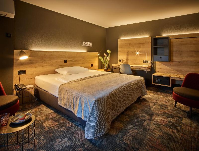 Superior Double Room image 3