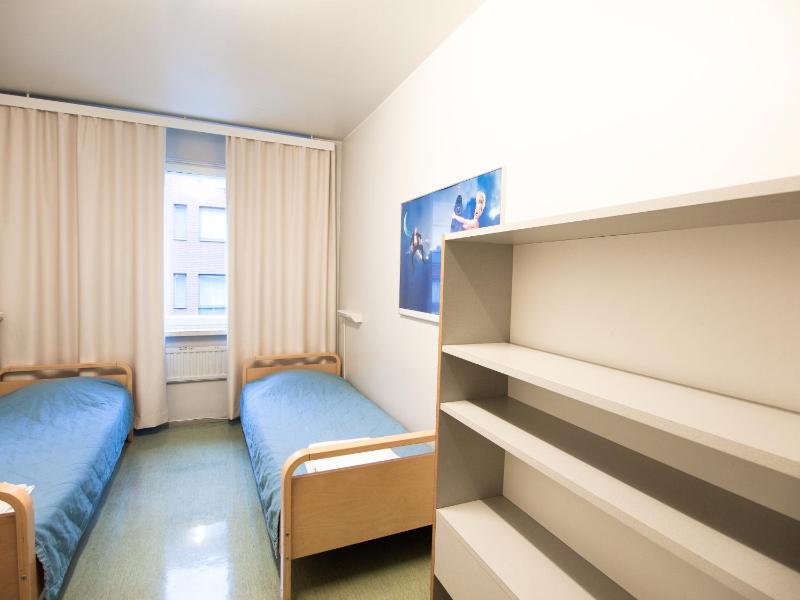 Budget Twin Room with Shared Bathroom image 4