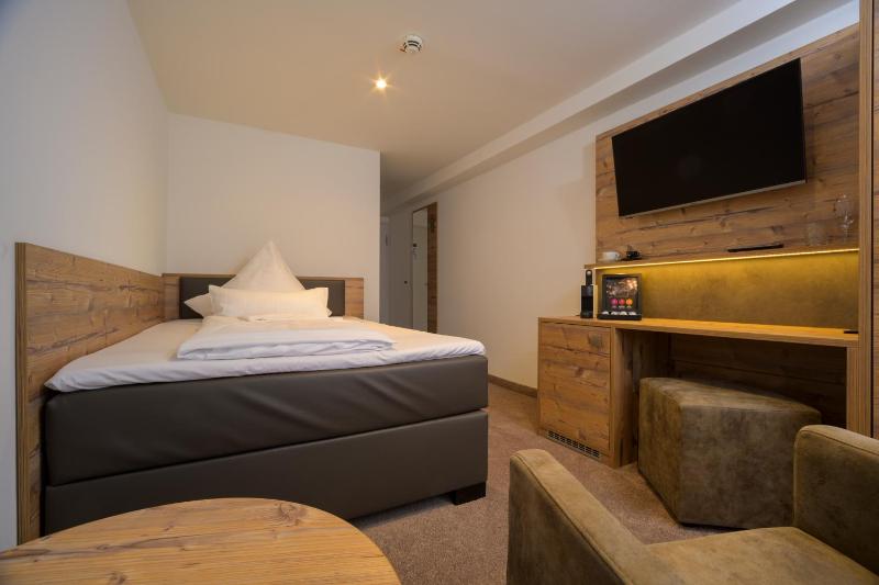 Deluxe Single Room image 3