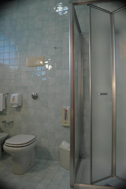 Standard Triple Room image 4