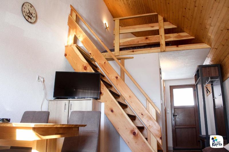 One-Bedroom Apartment image 4