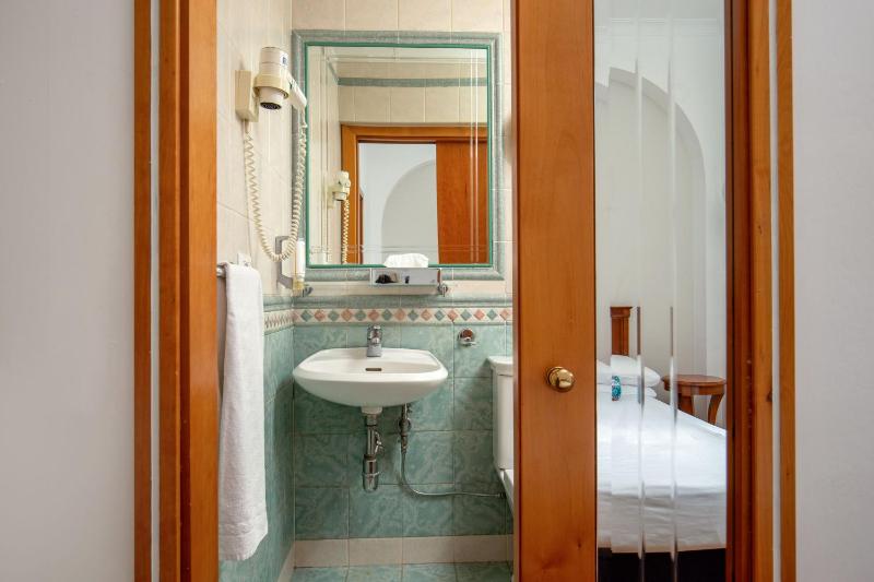 Small Double Room image 1