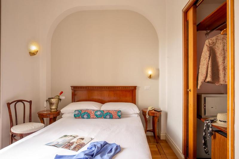 Small Double Room image 2