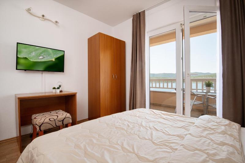 One-Bedroom Apartment image 3