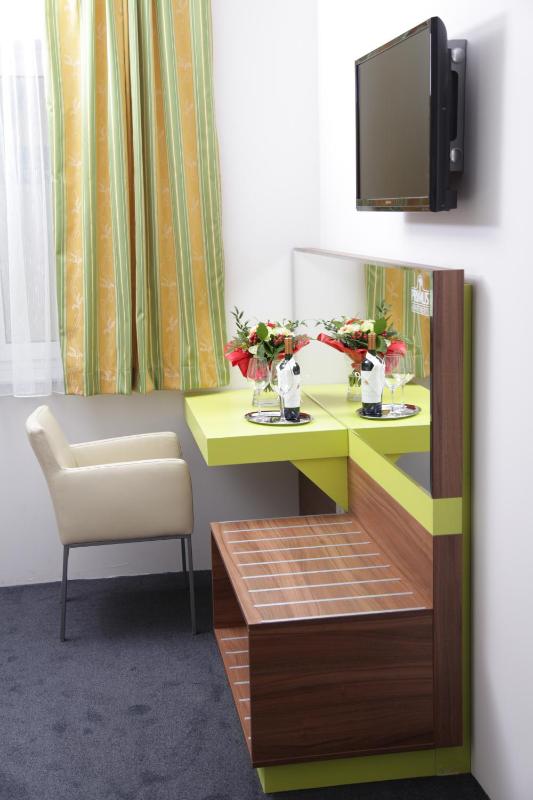 Single Room image 3