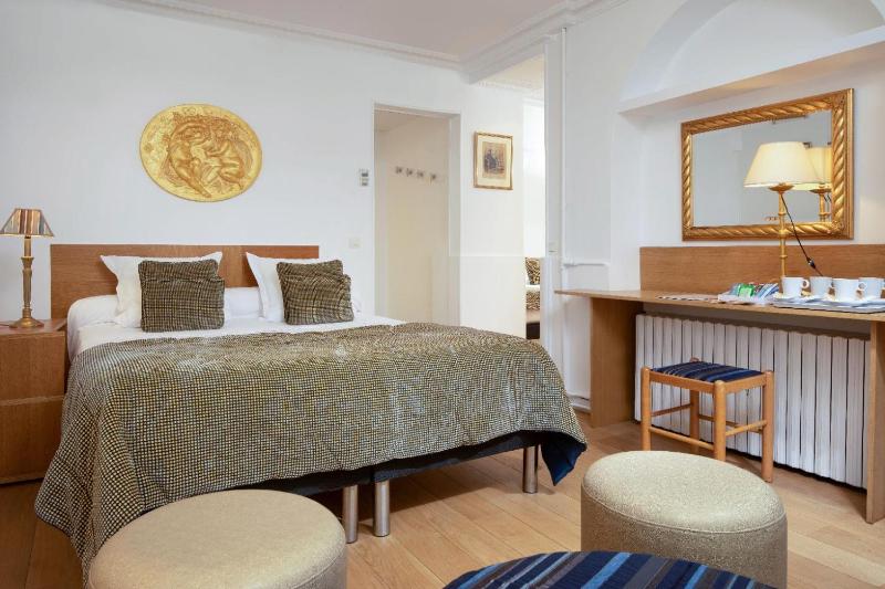 Quadruple Room image 3
