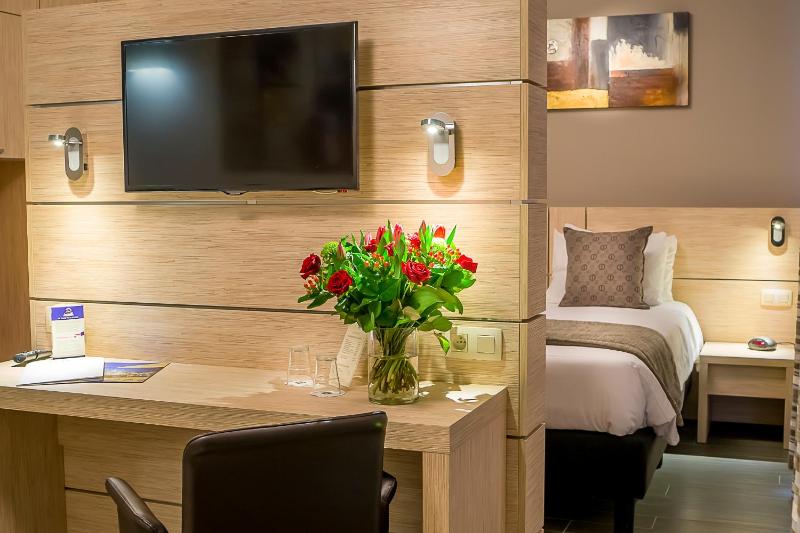 Family Room image 2