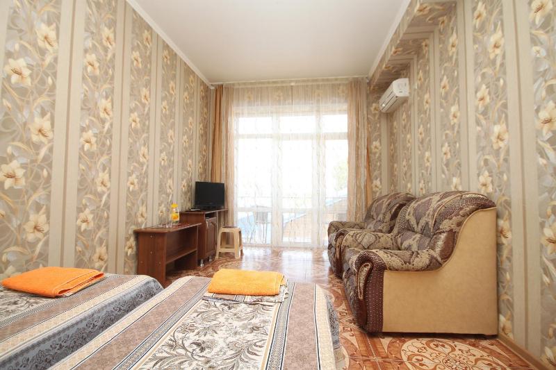Large Double or Twin Room image 3