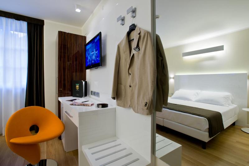 Superior Twin Room image 4