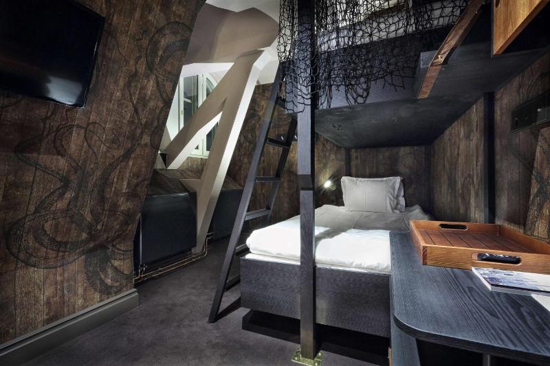  Standard Twin Room with Bunk Beds image 1