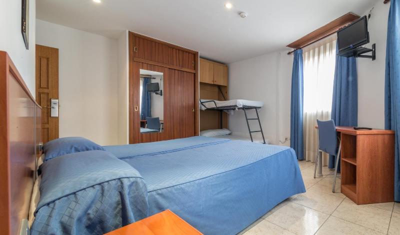 Double Room image 4