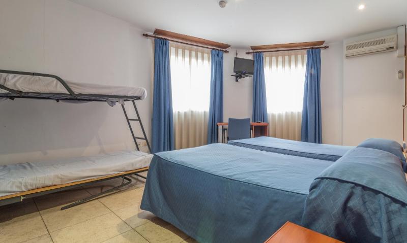 Double Room image 3