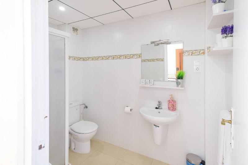 Studio Apartment with Sea View image 1
