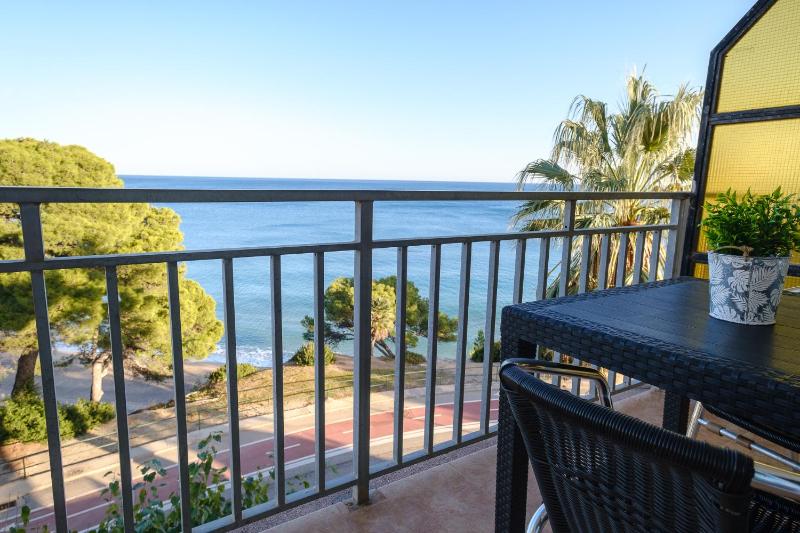 Studio Apartment with Sea View image 4