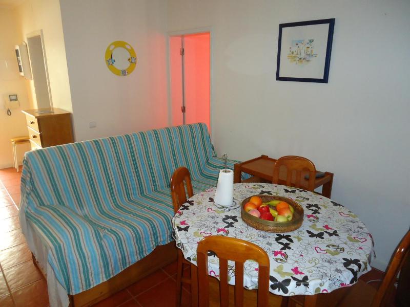 One-Bedroom Apartment with Sea View with 1 balcony image 3