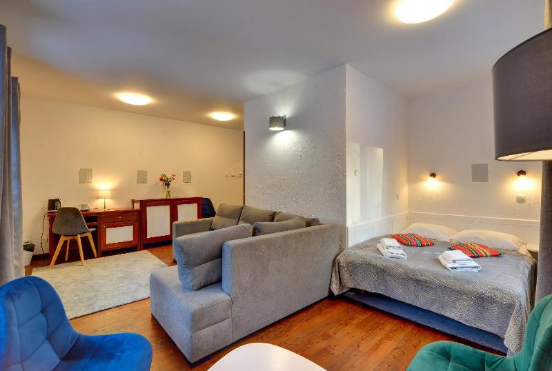 Family Room image 3